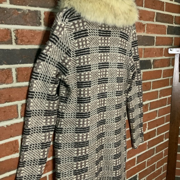 Upcycled fur collar sweater - Picture 2 of 5
